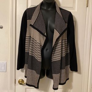 Avenue women’s sweater in black and tan, size 19/20.